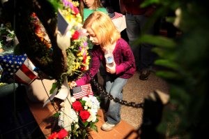 Thousands mourn loss of slain policeman 