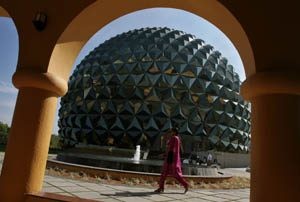 India scrambling to find skilled workers to fill high-tech jobs 