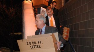 FBI reviews evidence in Tylenol deaths 