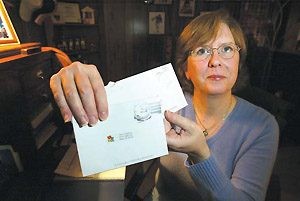 Mesa woman is a pen pal for troops overseas 