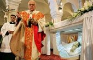 Thousands mark Christmas Eve in Bethlehem 