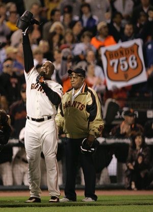 East Valley fans cheer, jeer Barry Bonds 