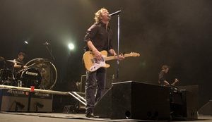 Dierks Bentley serenades, impresses hometown crowd 