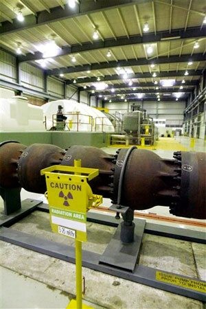 Nuclear leaks renew debate over aging plants 