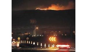 Firestorm pushes toward Rim country 