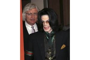 Jackson's defense challenges photos 