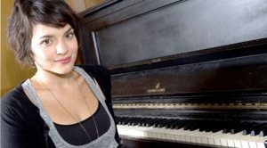 Norah Jones brings jazz to Valley 