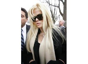 Supreme Court hears Anna Nicole Smith case 