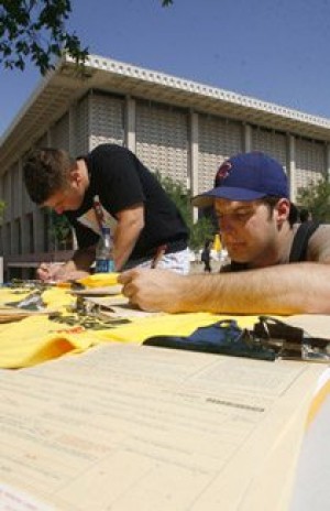 Registration push aims for more young voters 