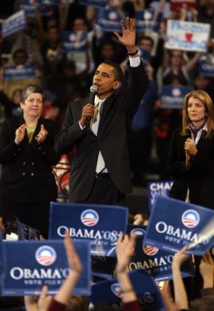 Obama rallies supporters in Phoenix 