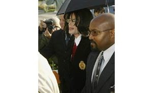 Jackson pleads innocent on child molestation 