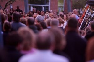 Thousands mourn loss of slain policeman 