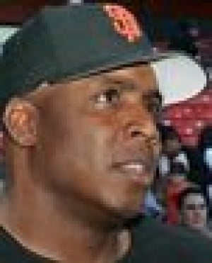 Bonds outlandish, defiant in press conference 