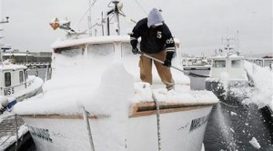 Storm blankets snow across Midwest, New England 