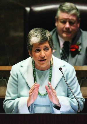Governor vetos hiring freeze at universities 