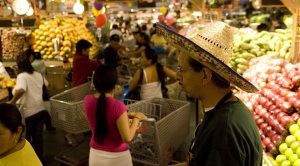 Long lines for Pro's Ranch Market in Mesa 