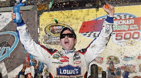 Johnson wins at Phoenix to cruise into finale 