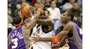 Suns pound struggling Timberwolves, 108-79 