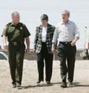 Bush visits Yuma to push immigration plan 