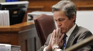 Minn. Senate race leaves voters tired of law drama 
