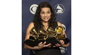 Newcomer Norah Jones sweeps Grammy awards 