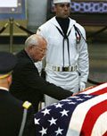 Tens of thousands view Reagan's casket 
