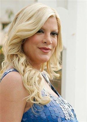 Tori Spelling says feud with mom is over 