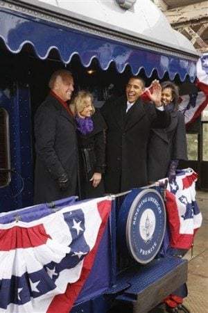 Obama rides the rails to DC for inaugural kickoff 