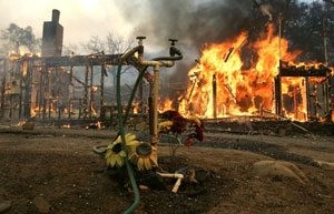 Long night of worry for California evacuees 