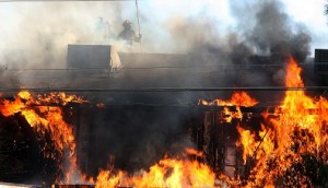 Fire decimates apartments in Mesa 