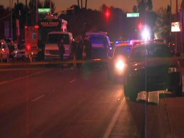 Mesa police in standoff with shooting suspect