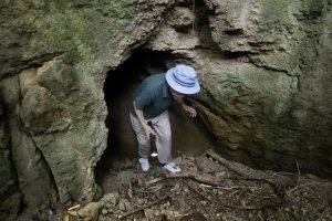 Japanese vet, 81, makes rare return to Iwo Jima 
