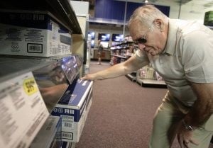Blu-ray still faces fight against old DVD 