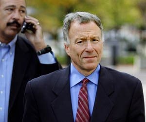 Bush commutes prison term of former White House aide Libby 