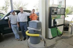 Congress struggles to act on gas prices 