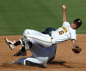 Marcos de Niza crashes its way into title game 