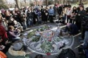 Fans mark anniversary of Lennon's murder 