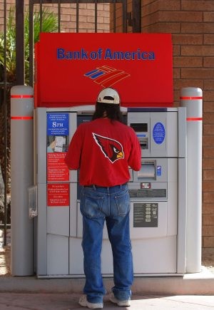 Major banks plan to ease overdraft fees 
