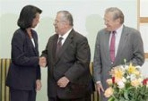 Rice, Rumsfeld tout new Iraq government 