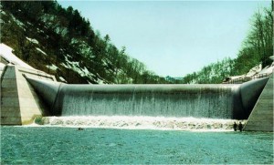 Inflatable rubber dam