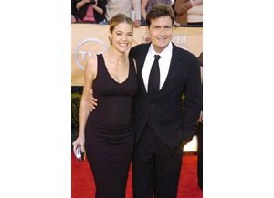 Sheen, Richards extend restraining order 