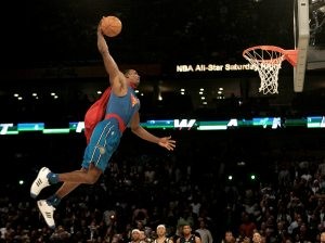 Orlando's Howard soars to spectacular dunk contest title 
