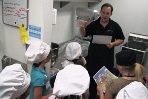 ‘Entrees’ serves up delivery to teachers, elderly 