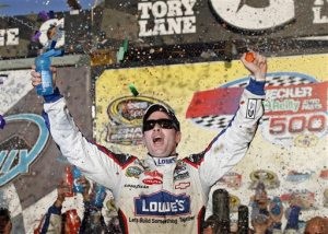 Johnson wins at Phoenix to cruise into finale 