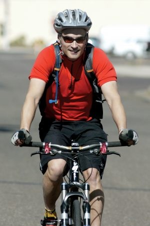 Sierra Vista cyclist rides for cancer-stricken boy 