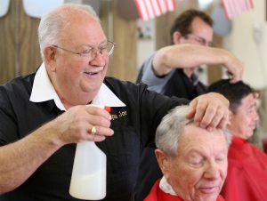 Chandler barber offers free cuts for jobless 