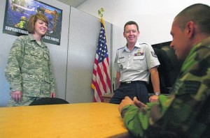 Tough economic times boost military recruitment 