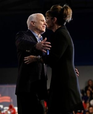 McCain, Palin stump in Mesa, face hecklers 