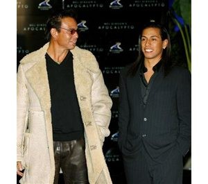 American Indians hail 'Apocalypto' cast 