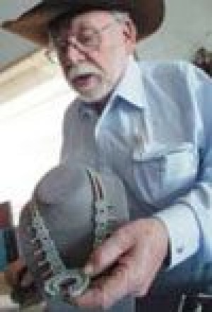 Gallery owner to evaluate jewelry at roadshow 